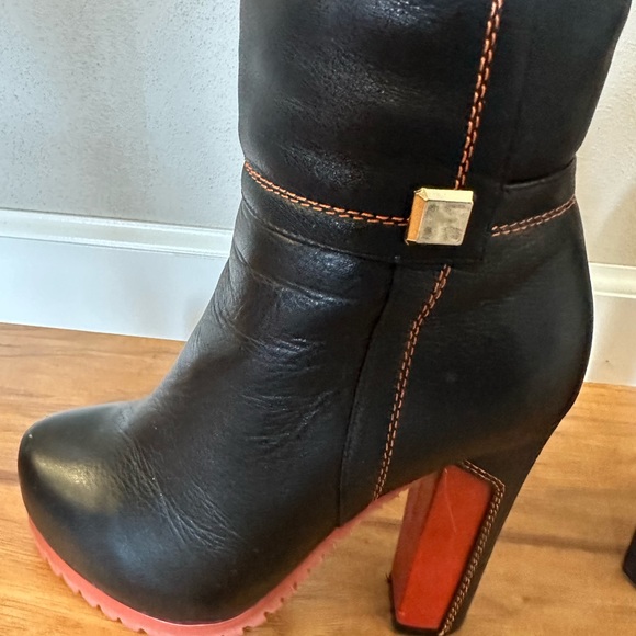 Boots - Picture 8 of 8